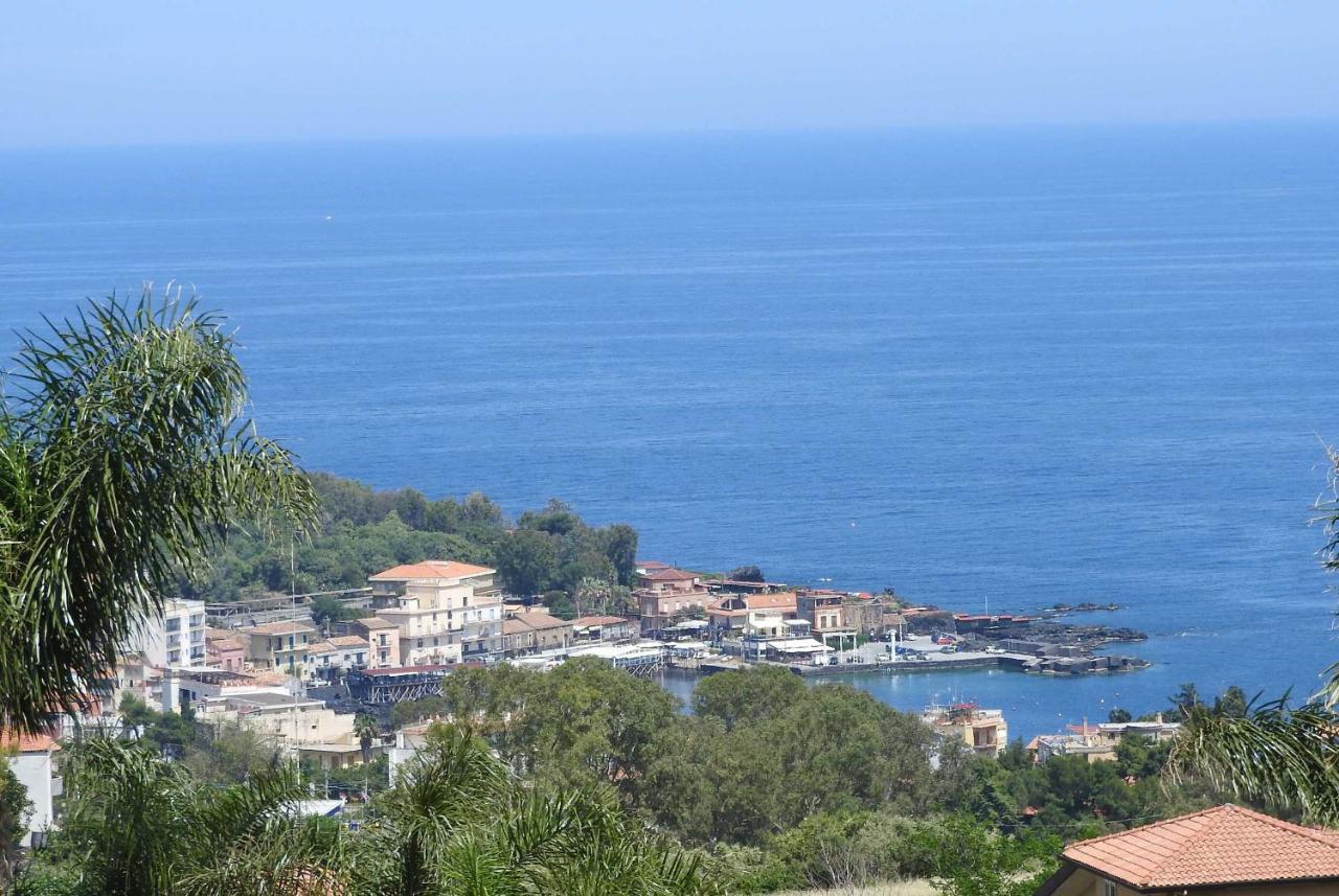 Апартаменти Mansarda Sul Mare Dei Ciclopi Ачи-Трецца Екстер'єр фото